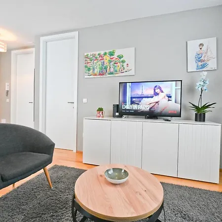 Apartment 2 & Free Genius Private Parking