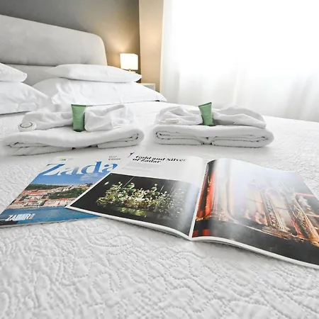 2 & Free Genius Private Parking Zara