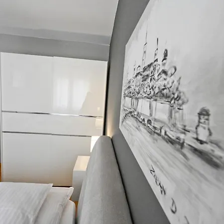 2 & Free Genius Private Parking Apartment