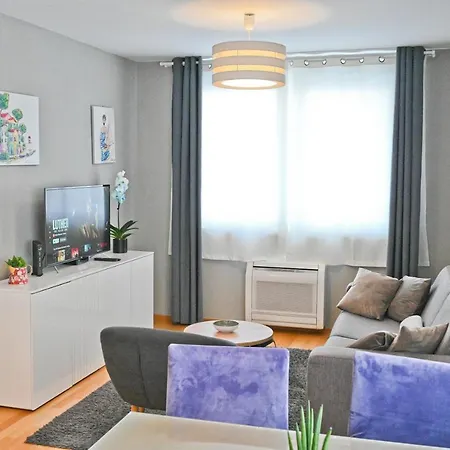 2 & Free Genius Private Parking Zara