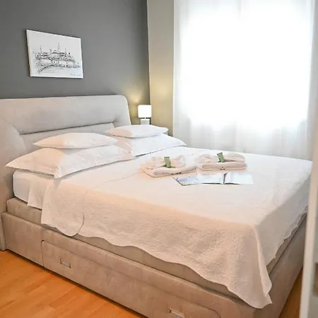 Apartment 2 & Free Genius Private Parking Zadar