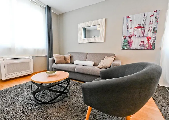 2 & Free Genius Private Parking 公寓