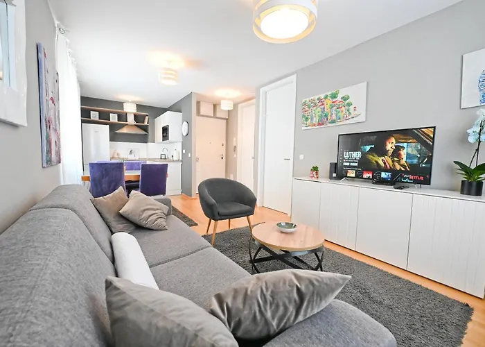 2 & Free Genius Private Parking 扎达尔