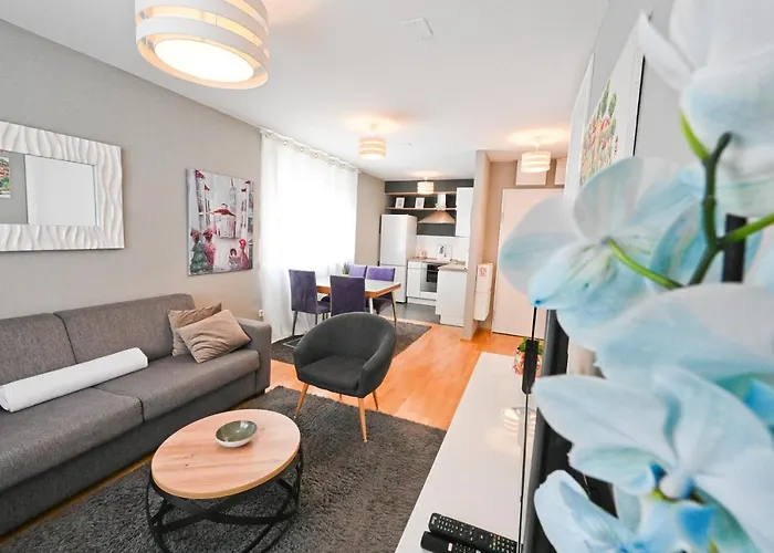 2 & Free Genius Private Parking 扎达尔