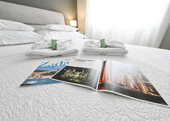 2 & Free Genius Private Parking 扎达尔