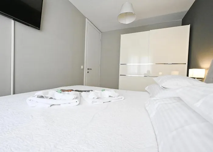 2 & Free Genius Private Parking *