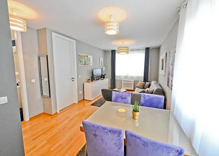 2 & Free Genius Private Parking 扎达尔