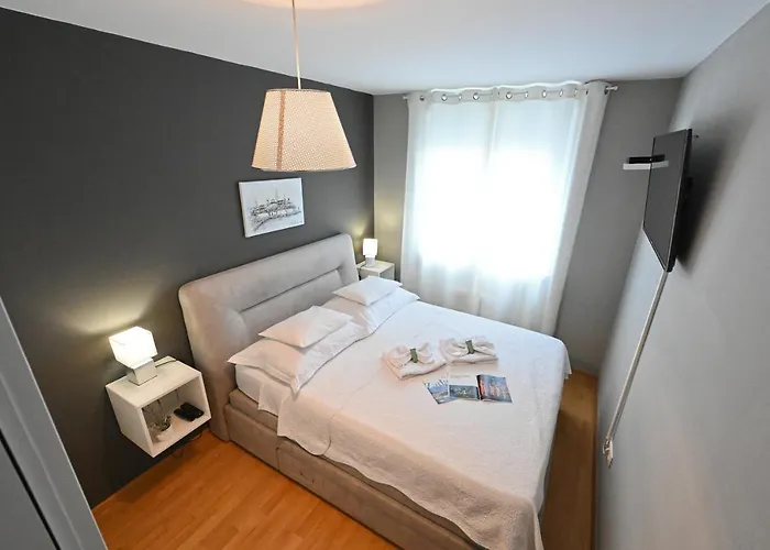 2 & Free Genius Private Parking *