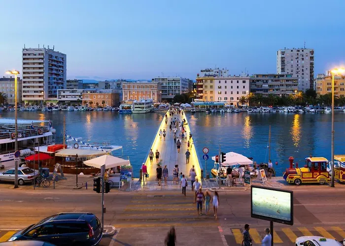 2 & Free Genius Private Parking 公寓 扎达尔